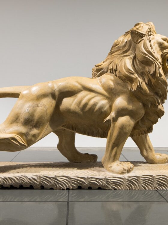CAPC-nef-bordeaux-lion-nina-beier-contemporain
